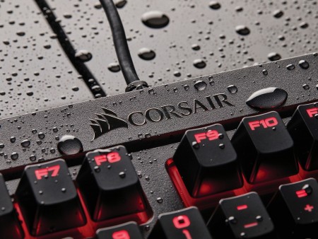 Cherry赤軸採用の防水・防塵ゲーミングキーボード、CORSAIR「K68 Red LED」