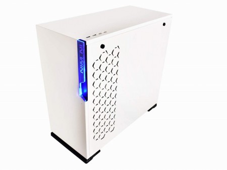 売価約9,000円。強化ガラス採用エントリーミドルタワー、In Win「101」22日より発売開始