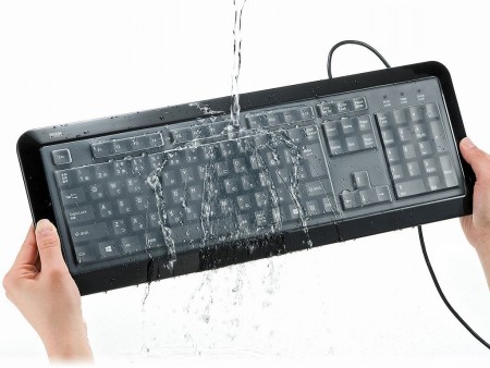 水洗いでつねに清潔。シリコンカバー一体型の抗菌・防水・防塵キーボードがサンワサプライから