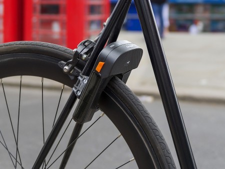 スマートフォンとの連携も可能。自転車を盗難から守るスマートセキュリティシステム「Deeper Lock」
