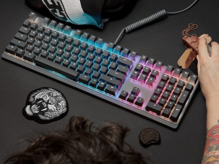 フルRGBイルミネーション採用のロープロ仕様メカニカルキーボード、Mionix「Wei」来月発売