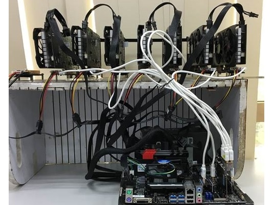 1スロットに4枚のVGAを搭載できるマイニングカード、BIOSTAR「DCBTC2」