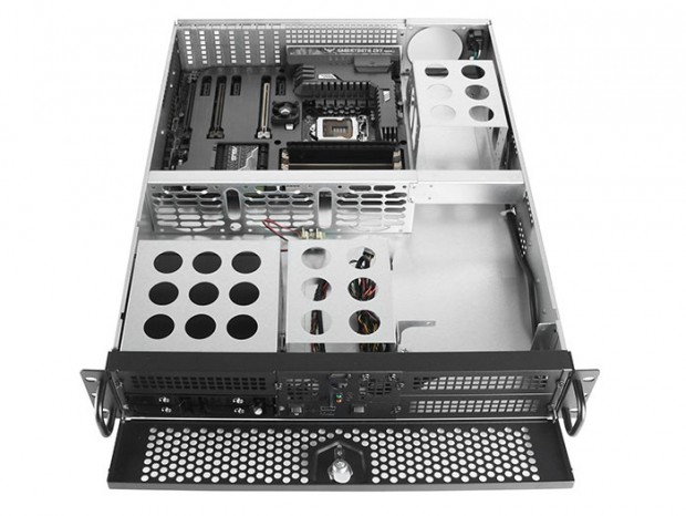 ラックマウントサーバーケース 全タイプATX PSU対応 SilverStone、ストレージサーバー向けラックマウントPCケース「RM201