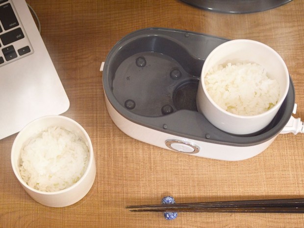 職場でアツアツご飯を食べよう。弁当箱として持ち運べる「お一人様用 ハンディ炊飯器」サンコーから