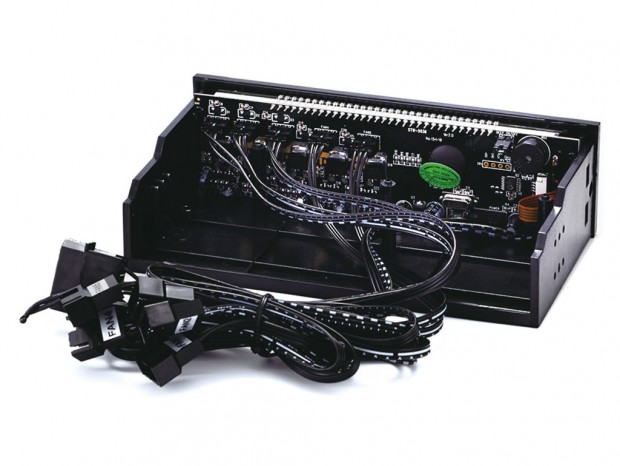 5.25インチベイ内蔵型タッチパネル式5chファンコントローラー「FM-09 