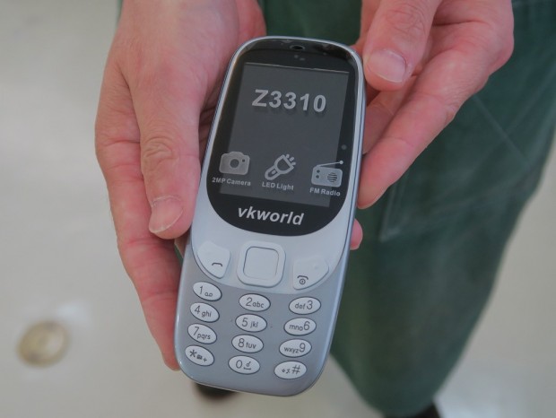 危うい中華ケータイが販売中。ノキアの復刻ケータイ「Nokia 3310」を
