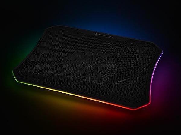 Thermaltake、256色LEDイルミ搭載のノートPC用クーラー「Massive 20 RGB」