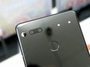 Essential_Phone_akiba_1024x768e