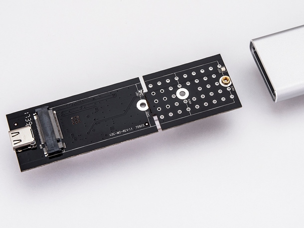 “刀”をイメージしたM.2 SSDケース、センチュリー「KATANA M.2 SSD USB3.1 Type-C」