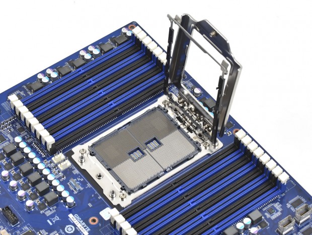 Tyan S8030 シングルソケット AMD EPYC 7003 3D Vキャッシュテクノロジー (Milan-X) コンパクトボード 12インチ  x 9.8インチ ATX S8030GM4NE-2T マザーボード