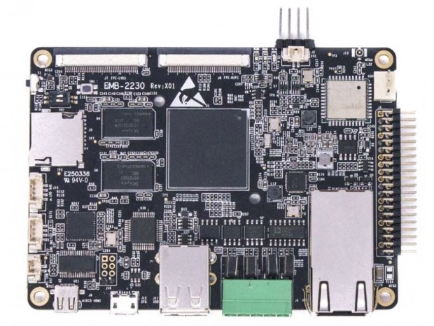 PoE給電に対応する組み込み向けPico-ITXマザー、HABEY「EMB-2230」