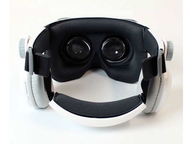 手軽にリアル疑似体験、上海問屋「スマホ用 超軽量ヘッドホン一体型 VRゴーグル」