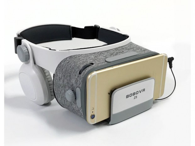 手軽にリアル疑似体験、上海問屋「スマホ用 超軽量ヘッドホン一体型 VRゴーグル」
