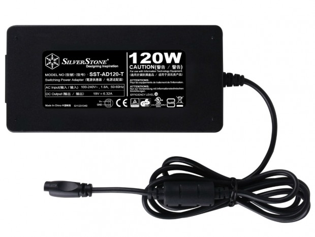 7種類のコネクタが付属する汎用ACアダプタ、SilverStone「AD120-T」