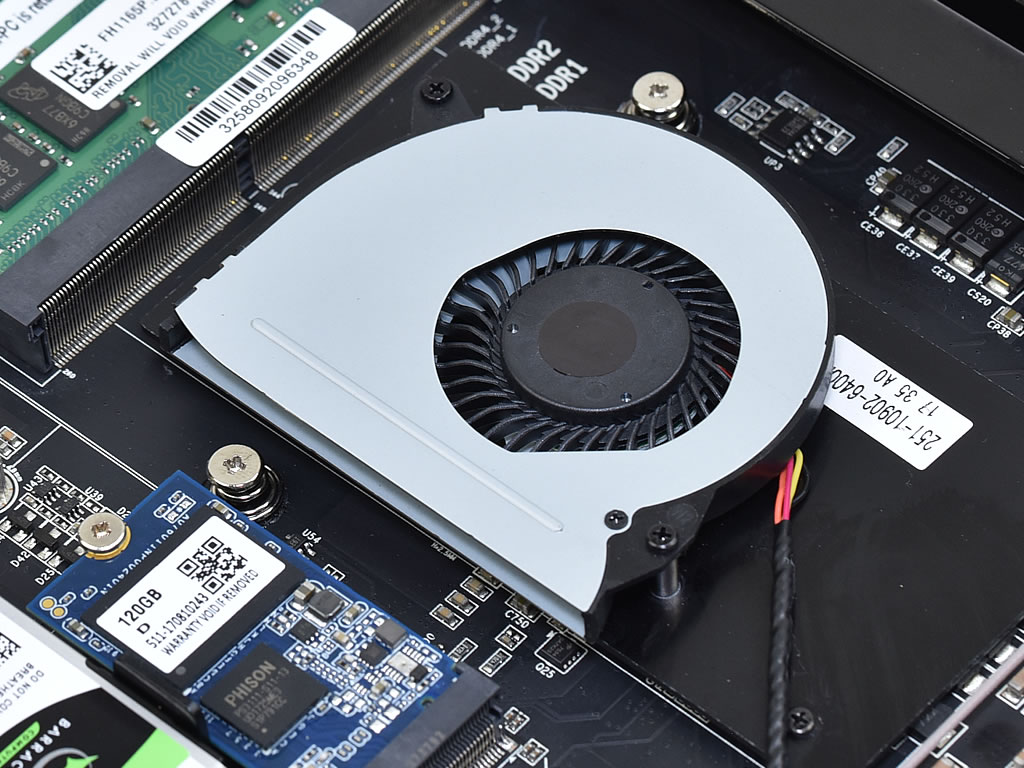 約200mm角のキューブ筐体にRyzen＆GTX 1070を詰め込んだ「ZBOX