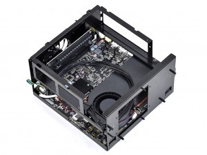 約200mm角のキューブ筐体にRyzen&GTX 1070を詰め込んだ「ZBOX MAGNUS