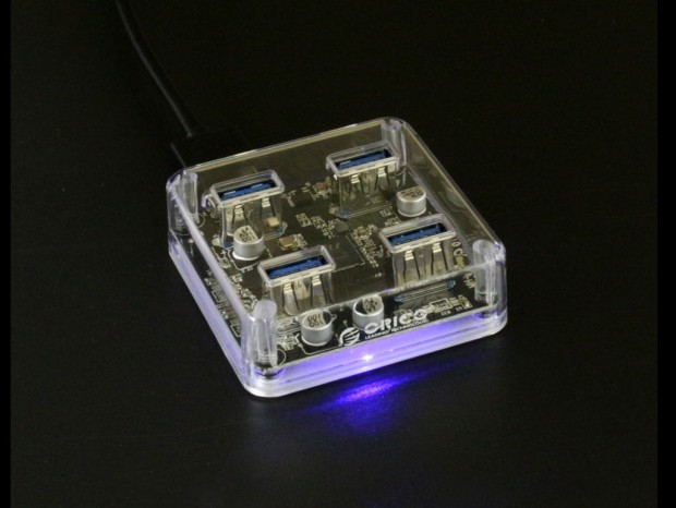 スケルトンボディにブルーLEDが際立つ、上海問屋「USB3.0接続 4ポートUSBハブ」