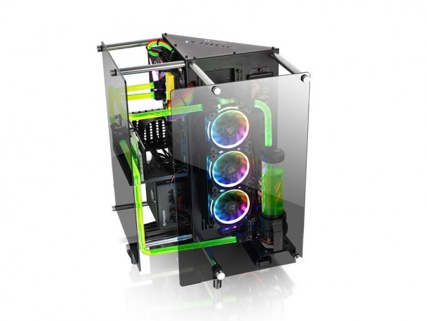 Thermaltake、トライアングルデザインのオープンケース「Core P90 Tempered Glass Edition」