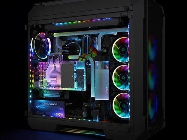 Thermaltake、デイジーチェーン対応のRGBイルミネーションパック「Pacific Lumi Plus LED Strip 3Pack」