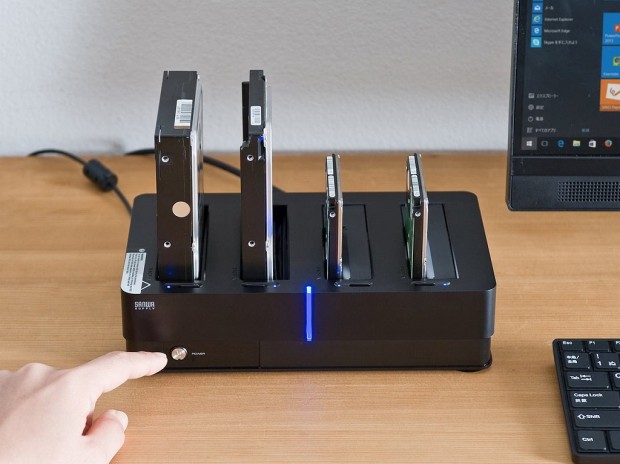 サンワダイレクト、2.5/3.5インチドライブを4台搭載できるクレードル発売