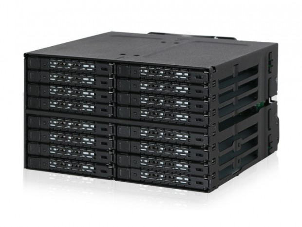 16台の2.5インチベイを搭載する5インチベイ内蔵リムーバブルケージがICY DOCKから