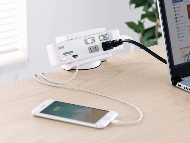 コンセントをスムーズに抜き差しできる。クランプ式電源タップホルダー、サンワダイレクトから