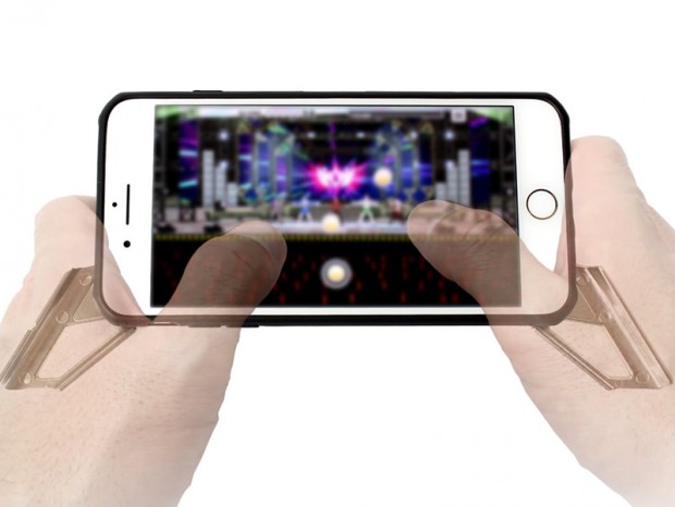 親指操作が快適なゲームホルダーになる、iPhone用ソフトケースが上海問屋から