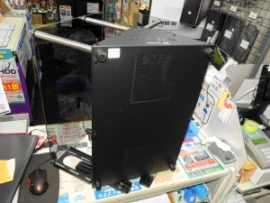 トライアングル型オープンPCケース、Thermaltake「Core P90 TG」発売