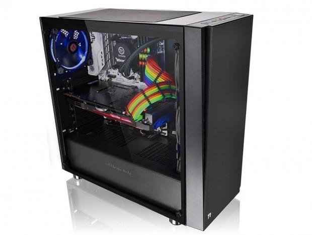Thermaltake、強化ガラスパネル採用のエントリーミドルタワー「Versa J21 TG」