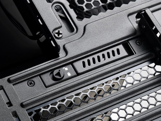 余った拡張スロットが2.5インチリムーバブルベイに変身、SilverStone「SST-EXB01」発売