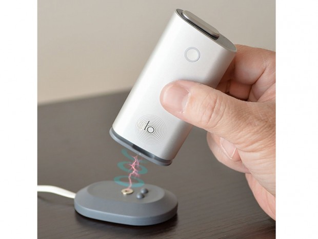 近づけるだけでピタッとハマる、加熱式タバコ「glo」専用充電スタンドがサンコーから