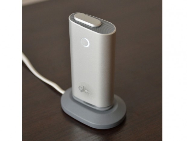 近づけるだけでピタッとハマる、加熱式タバコ「glo」専用充電スタンドがサンコーから