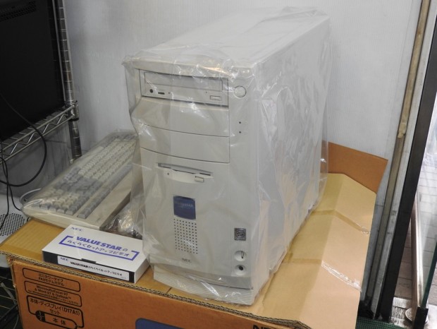 Windows 95搭載の「PC-9821」が未使用で発見される。いったいどこに