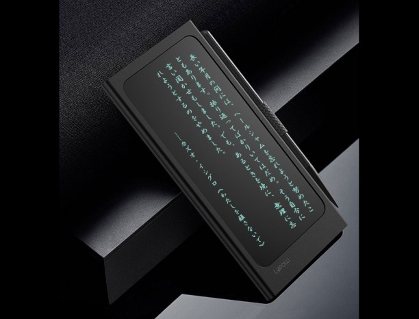 書いて消せる電子メモパッドが付いた、ありそうでなかったモバイルバッテリー「MEMO 記」