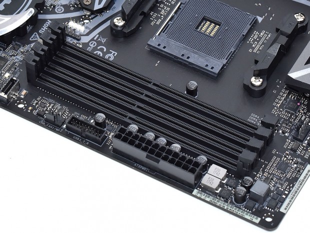 独自機能を刷新。第2世代Ryzen対応フラッグシップ、ASRock「X470