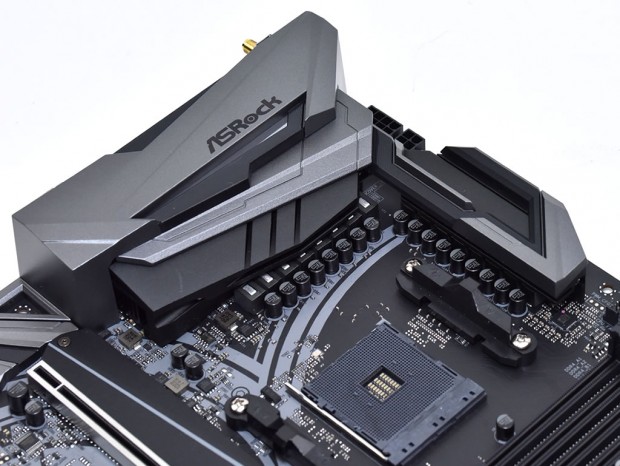 独自機能を刷新。第2世代Ryzen対応フラッグシップ、ASRock「X470