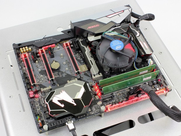Celeron_4900T_921_569X768