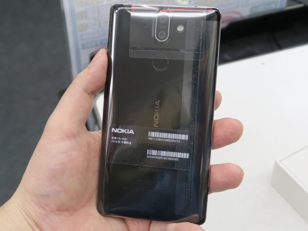 ほどよいサイズのハイエンドスマホ「Nokia 8 Sirocco」登場。自慢は