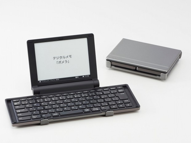 キングジム、電子ペーパーディスプレイ搭載のデジタルメモ「ポメラDM30」発表