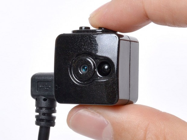 10m防水の超小型カメラ、サンコー「指でつまめる防犯サイコロカメラ防水ケース付き」