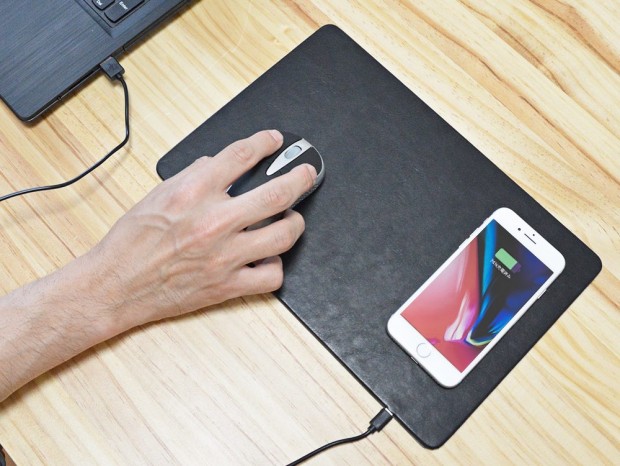 サンコー、スマホをワイヤレス充電できるQi対応のマウスパッドを1,980円で発売