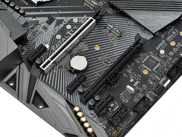 ASRock「Fatal1ty H370 Performance」は、安価にすべてが手に入る