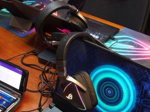ROG_DELTA_1024x768j