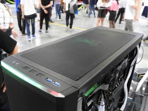 2018Comp_0611_BitFenix_04_1024x768_04