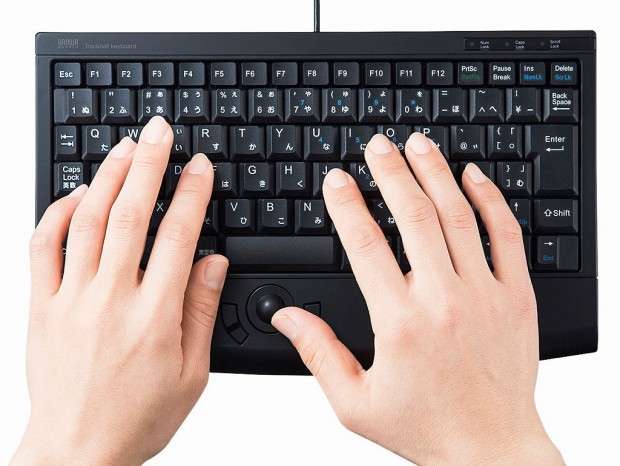 サンワサプライ、親指操作の光学式トラックボール内蔵キーボードを発売