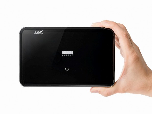 サンワダイレクト、6,500mAhの大容量バッテリーを内蔵する高輝度モバイルプロジェクター発売