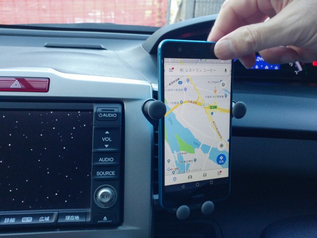 スマホを置くだけでホールドできる車載ホルダーが上海問屋から