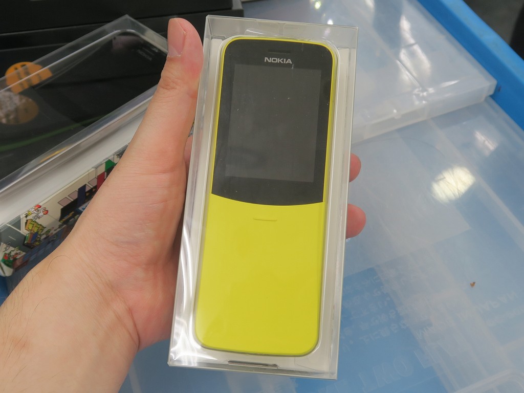 新しくなったNokiaケータイ「Nokia 8110 4G」が店頭に。あの“バナナ 