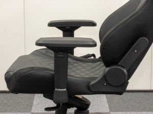 noblechairs_18_1024x768