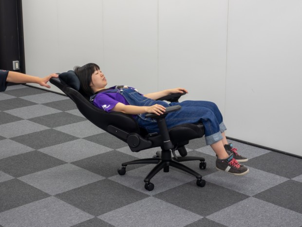 noblechairs_55_1024x768